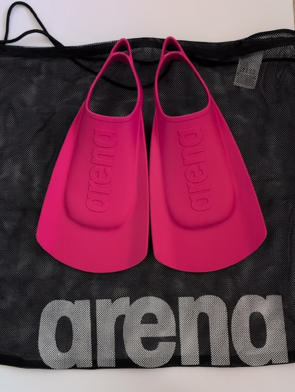 Arena Pink Training Swim Fins & Mesh Cinch Bag Unisex Short Blade- Size 9.5-10.5